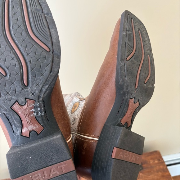 💚Ariat Round Up Square Toe Daisy Print Leather Cowboy Boots - Picture 7 of 11